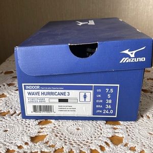 Mizuno - Indoor Sports- Wave Hurricane 3